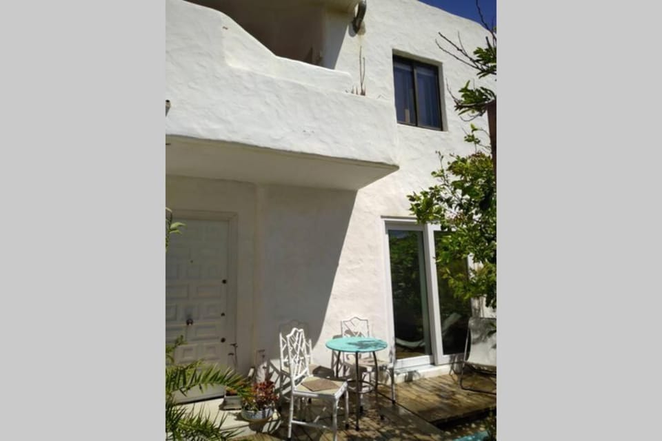 Property building, Patio, Facade/entrance