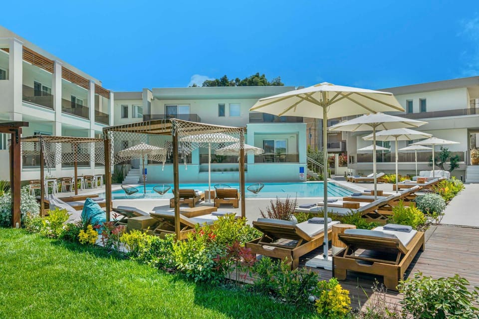 Property building, Swimming pool