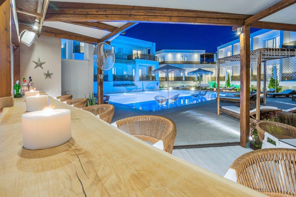 Lounge or bar, Swimming pool