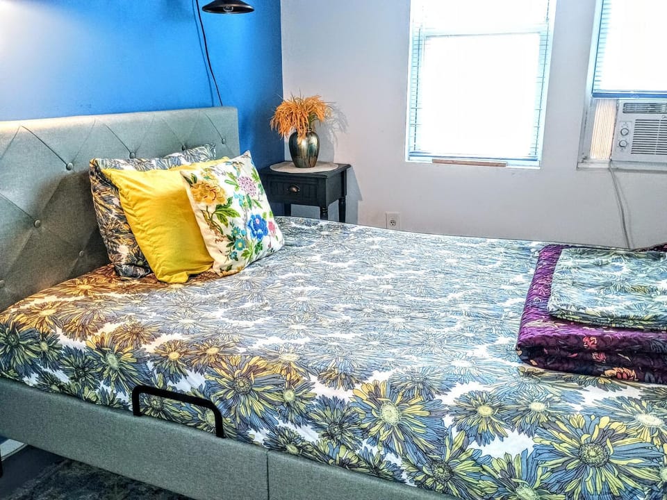 Bed, Photo of the whole room, Bedroom