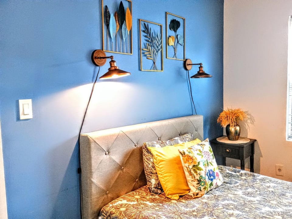 Bed, Photo of the whole room, Decorative detail, Bedroom