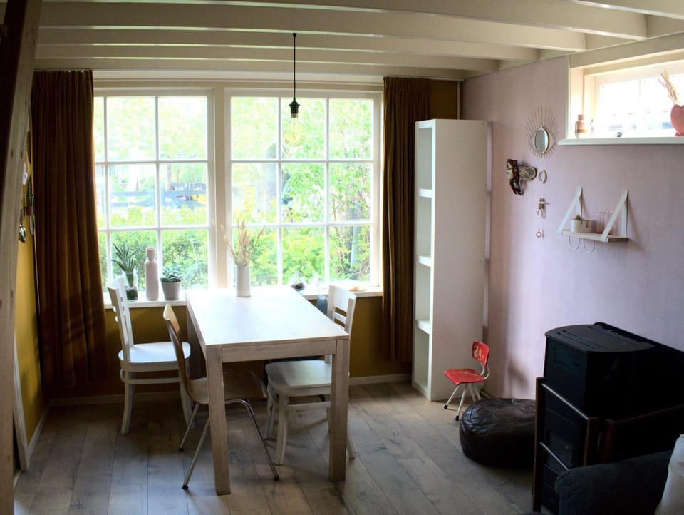 Small, cute and cozy little holiday home Chalet in Hippolytushoef