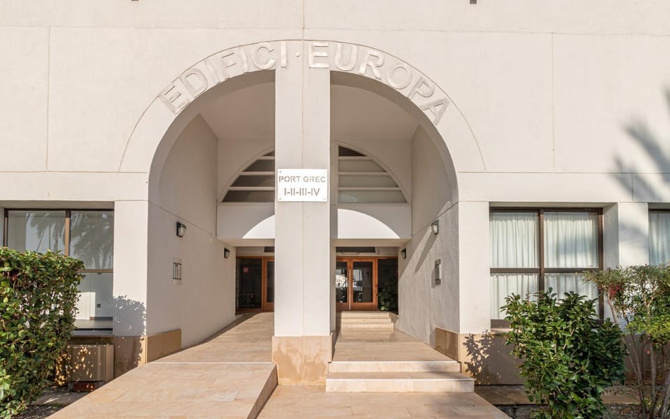 Facade/entrance, Off site