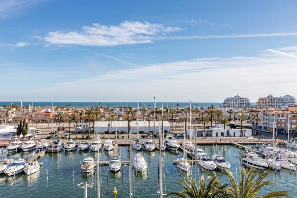 City view, Sea view