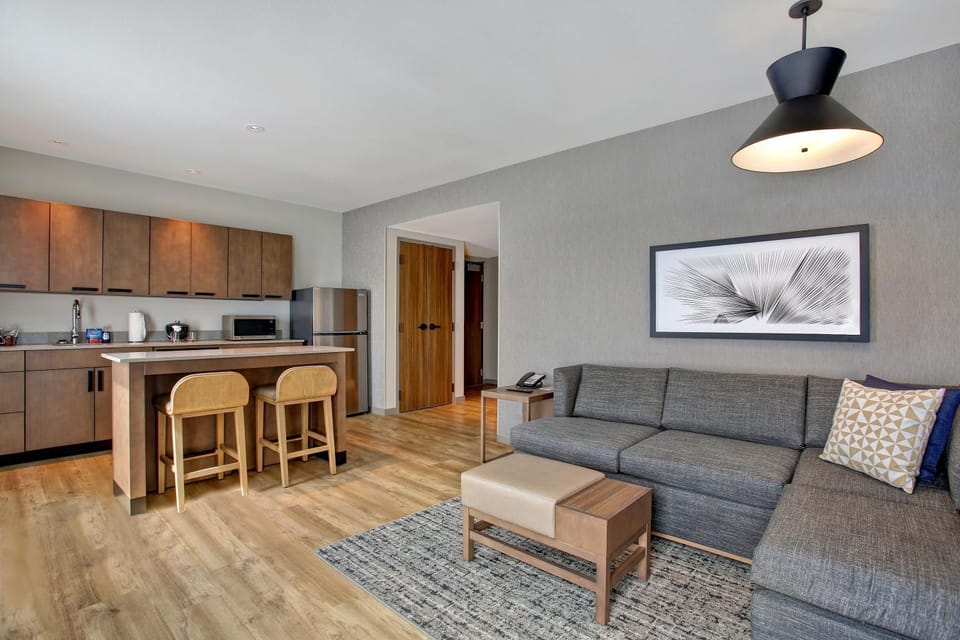 Kitchen or kitchenette, Seating area