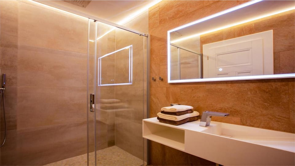 Shower, Bathroom, towels