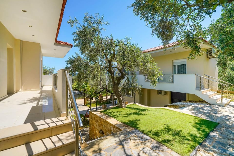 Property building, Day, Garden, Garden view