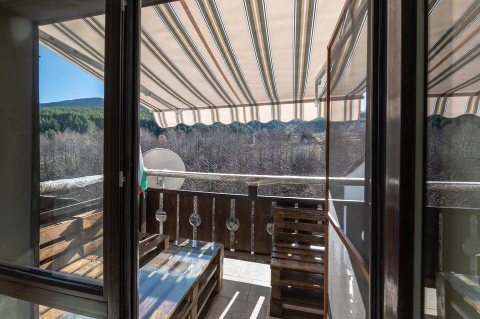 Balcony/Terrace, Mountain view