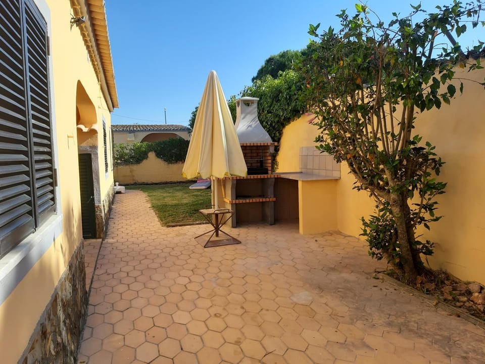 Facade/entrance, Balcony/Terrace