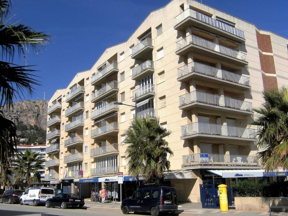 Property building, Facade/entrance, Off site