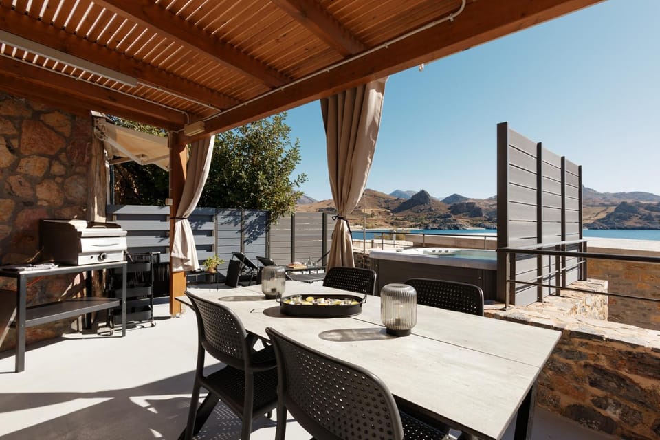 Day, BBQ facilities, Balcony/Terrace, Dining area, Mountain view, Sea view