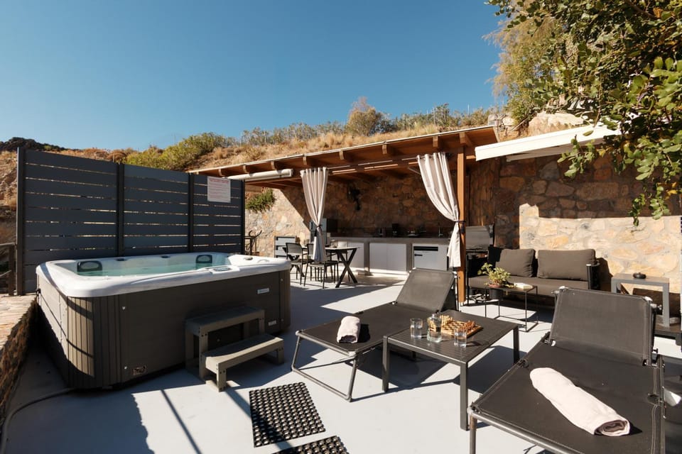Day, Hot Tub, Balcony/Terrace, Seating area, sunbed