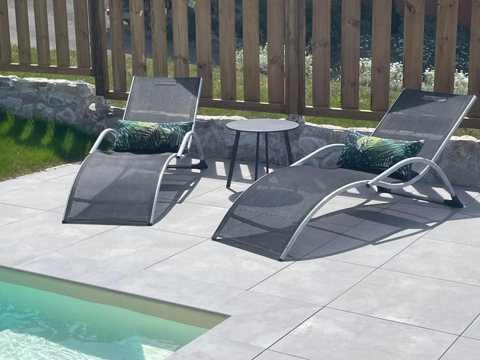 Swimming pool, sunbed