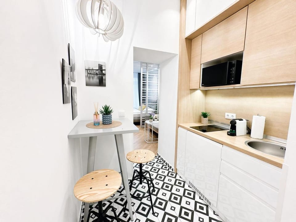 Coffee/tea facilities, Kitchen or kitchenette, Dining area