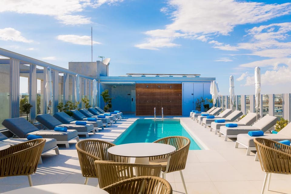 Pool view, Swimming pool, sunbed