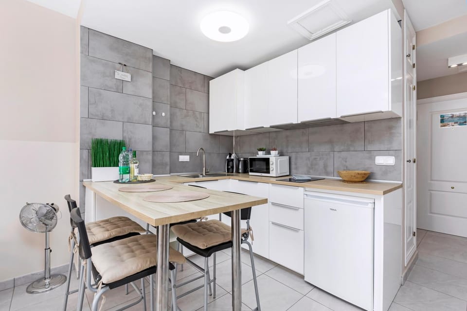 Kitchen or kitchenette, Food