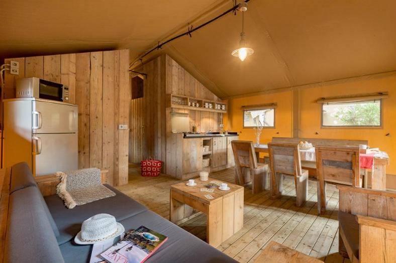 Kitchen or kitchenette, Living room, Dining area, oven, stove