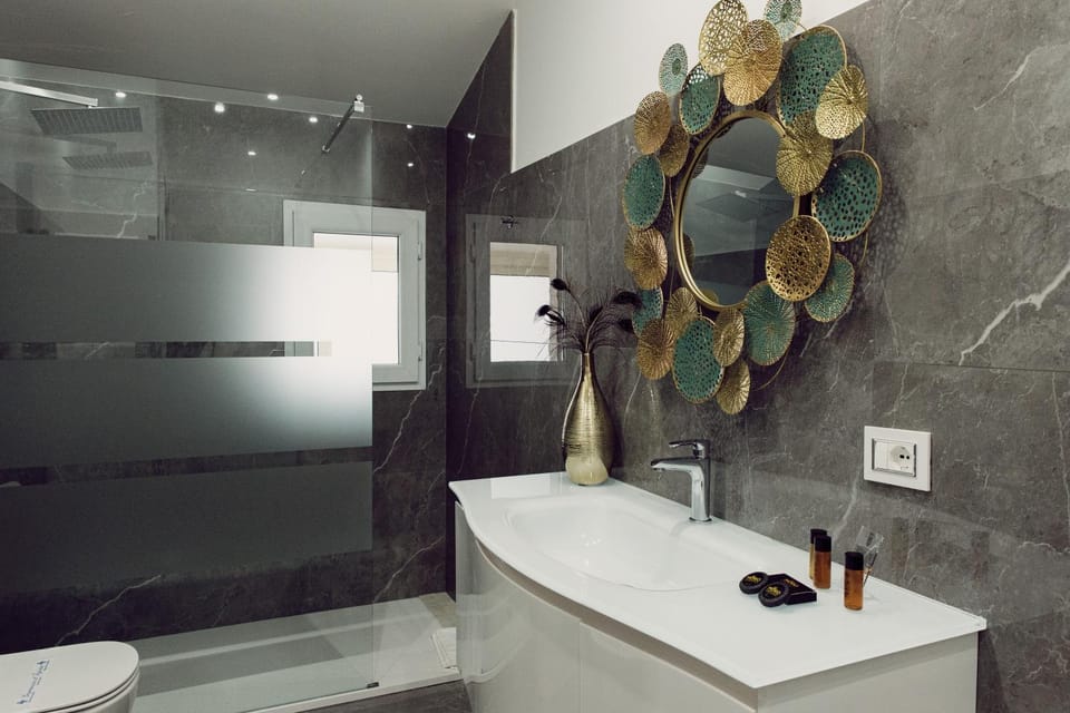 Bathroom, bidet, heating, locker, room service