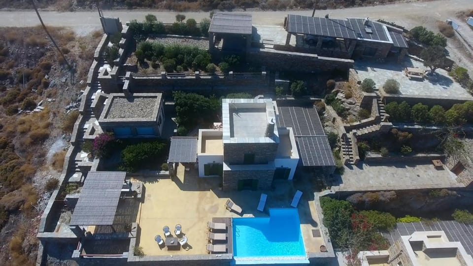Property building, Patio, Bird's eye view, Garden, Balcony/Terrace, Seating area, Swimming pool