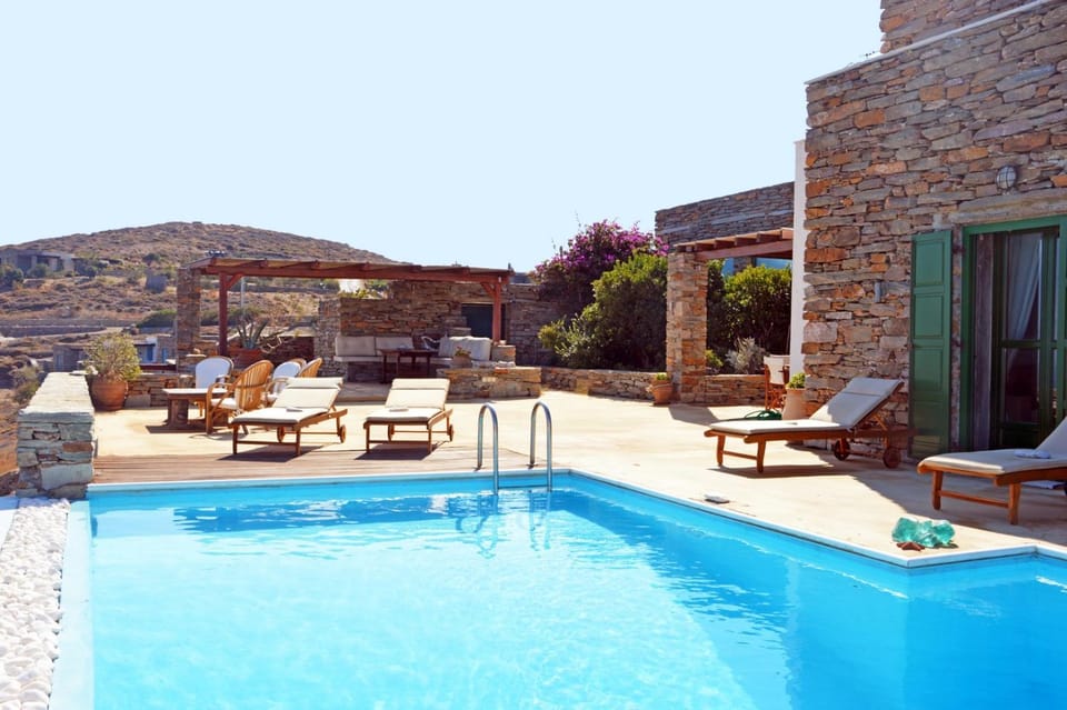 Property building, Balcony/Terrace, Pool view, Swimming pool