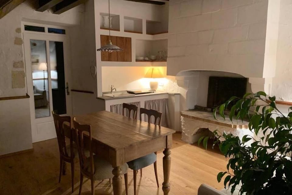 Coffee/tea facilities, Kitchen or kitchenette, Living room, Dining area