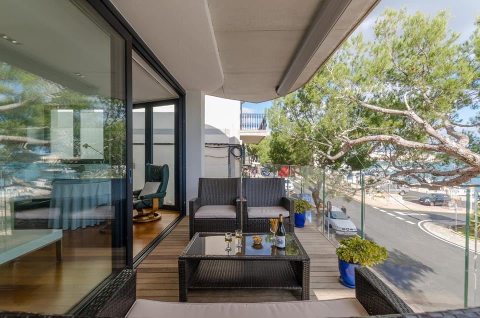 Facade/entrance, Balcony/Terrace
