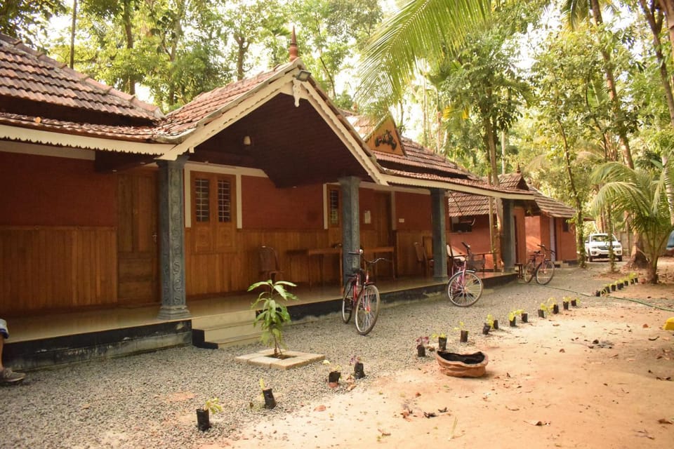 Property building, Patio, Facade/entrance