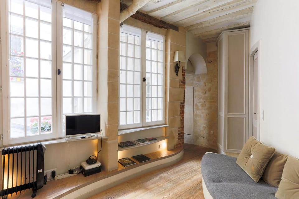 Louvre Charmant Studio Apartment in Paris