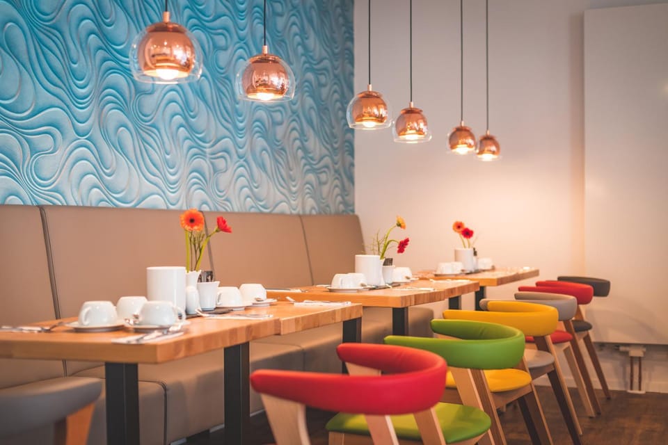 Restaurant/places to eat, Lounge or bar, Dining area