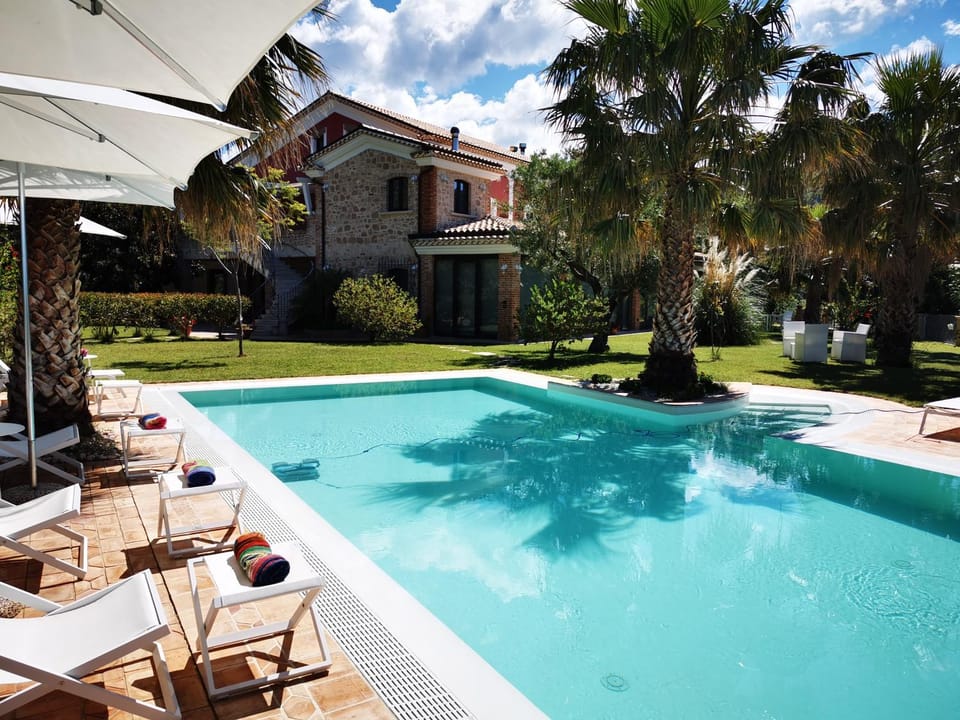 Swimming pool, Swimming pool