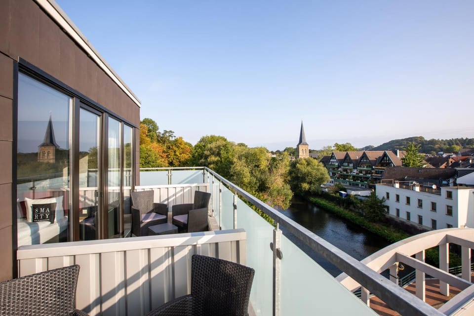 Property building, Balcony/Terrace, City view, River view