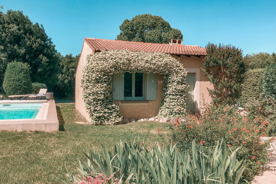 Property building, Garden, Swimming pool