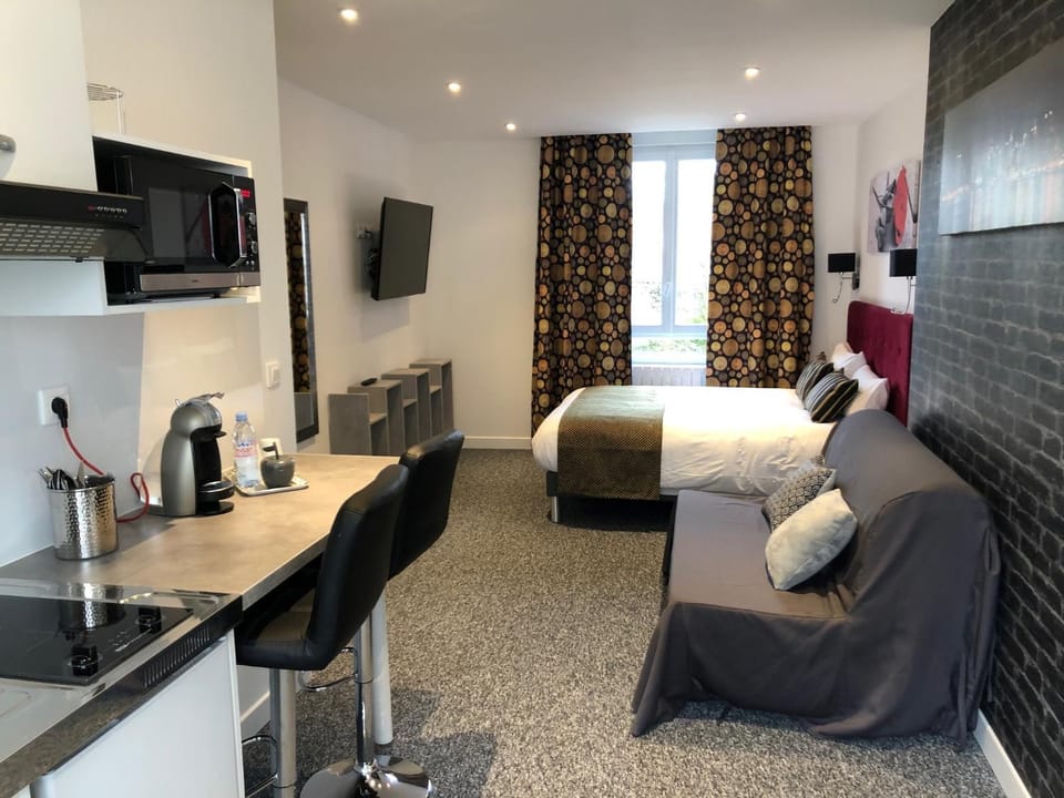 Kitchen or kitchenette, Seating area