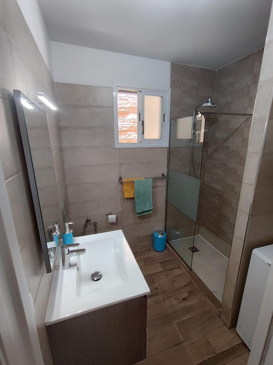 Shower, Toilet, Bathroom, washing machine