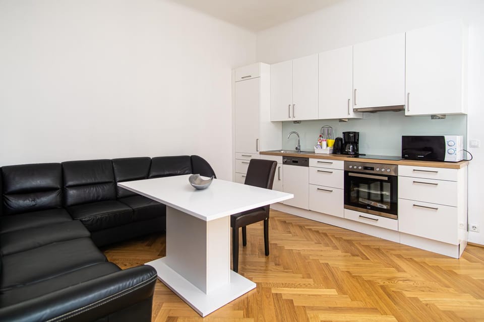 Kitchen or kitchenette, Living room, Seating area, Dining area, dishwasher, minibar, pet friendly, stove