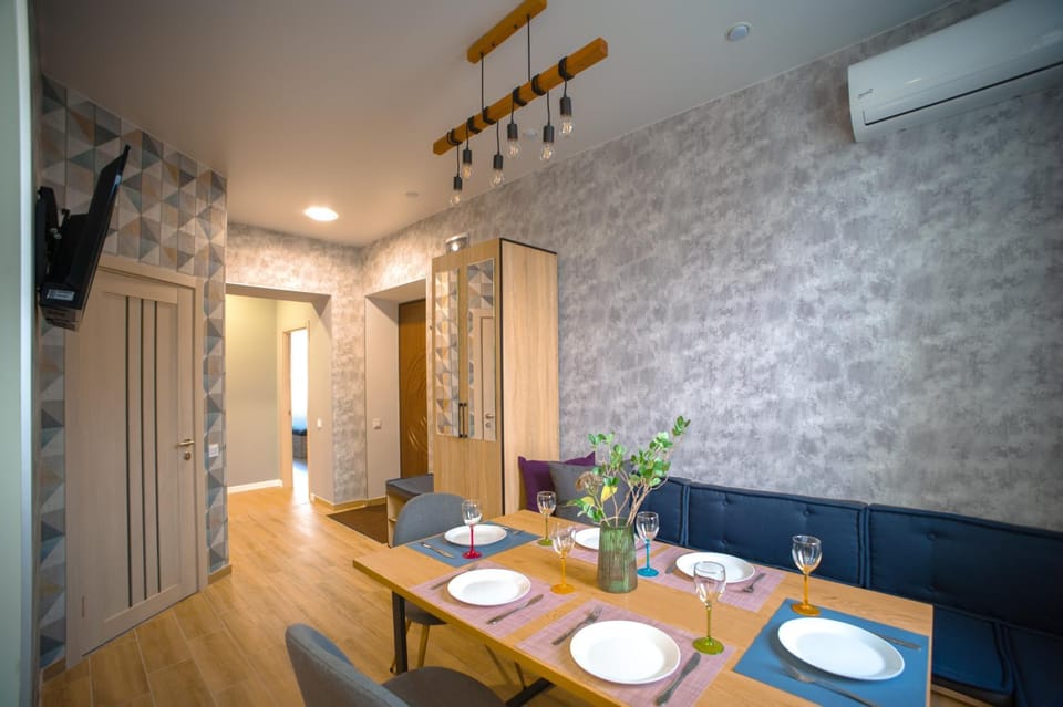 Seating area, Dining area