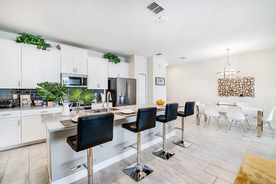 Kitchen or kitchenette, Seating area