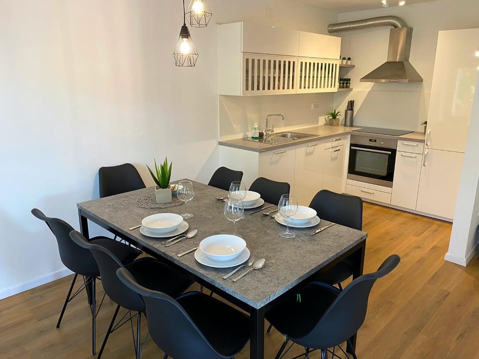Dining area, kitchen