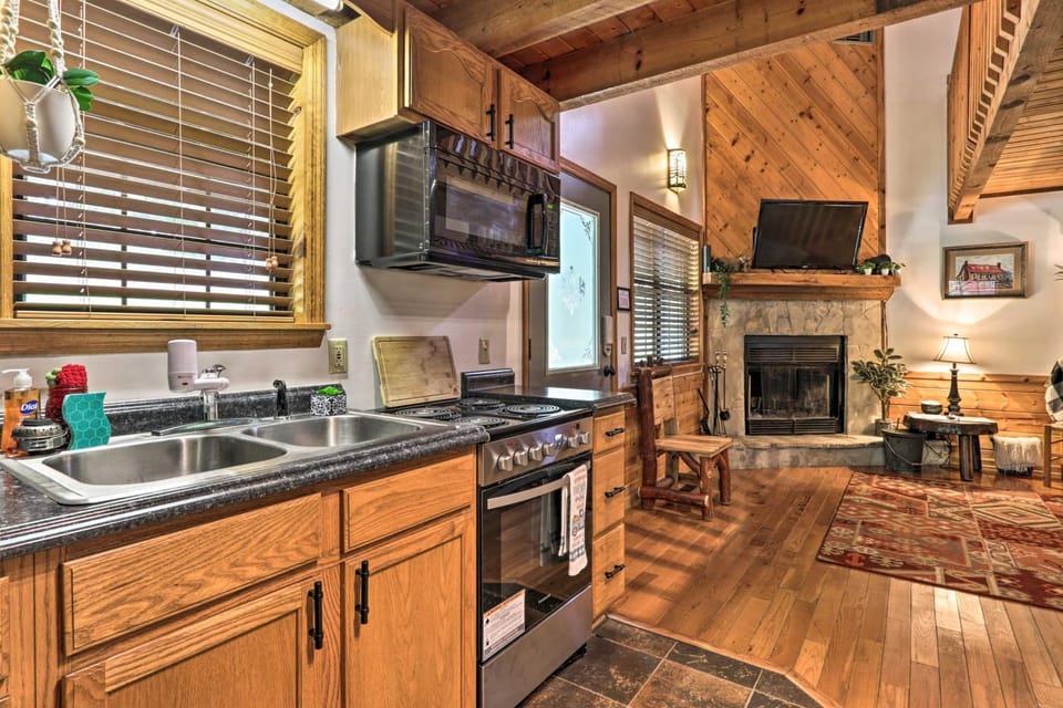 Kitchen or kitchenette, oven, stove