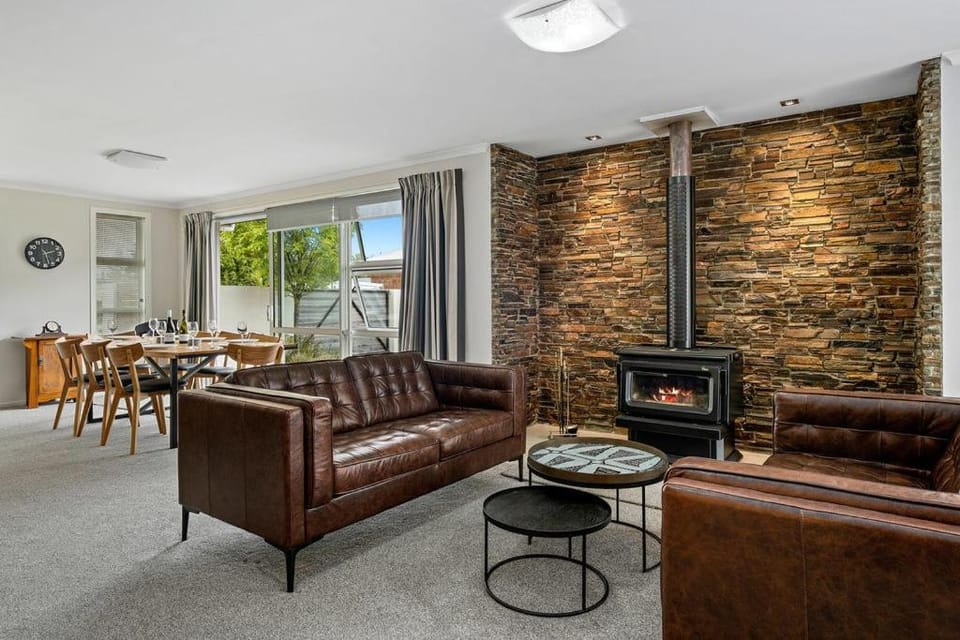 Maison de Maude - Lake Hawea Holiday Home House in Otago
