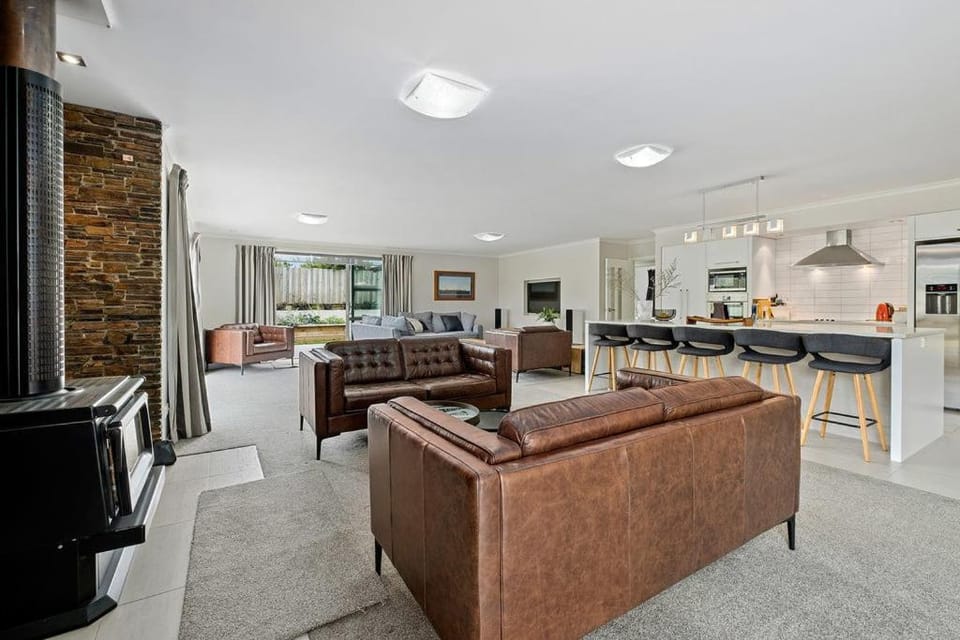 Maison de Maude - Lake Hawea Holiday Home House in Otago