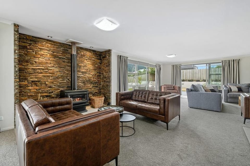 Maison de Maude - Lake Hawea Holiday Home House in Otago