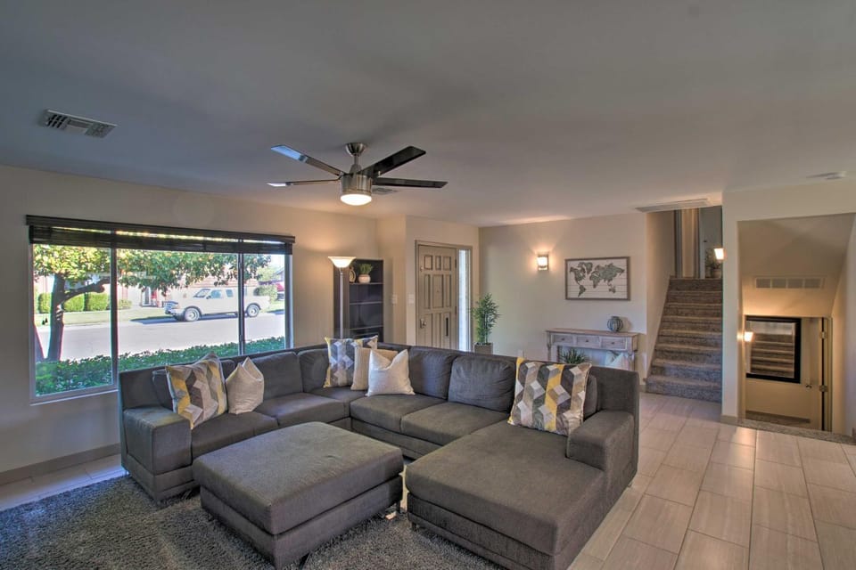 Poolside Relaxation: Upscale Gem 3 Mi to Old Town! House in Scottsdale