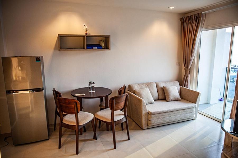 Communal lounge/ TV room, TV and multimedia, Living room, Seating area, Dining area