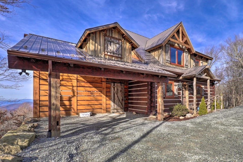 1 Mi to Beech Mtn: Cabin w/ Fire Pit & BBQ! Cabin in Beech Mountain