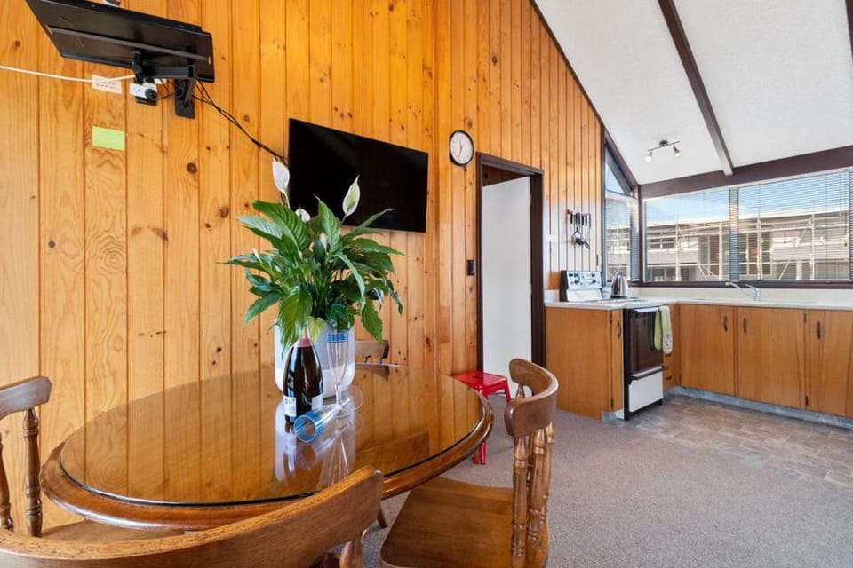 Downtown Mountview - Mt Maunganui Holiday Home House in Bay Of Plenty
