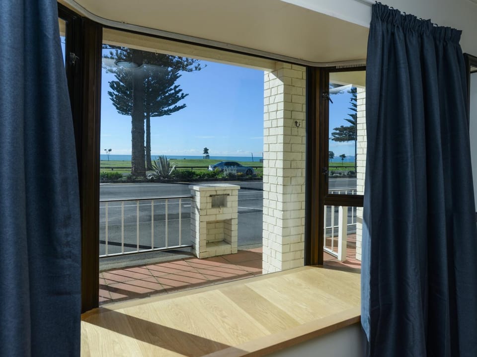 Marine Parade Magic - Napier Holiday Home House in Napier