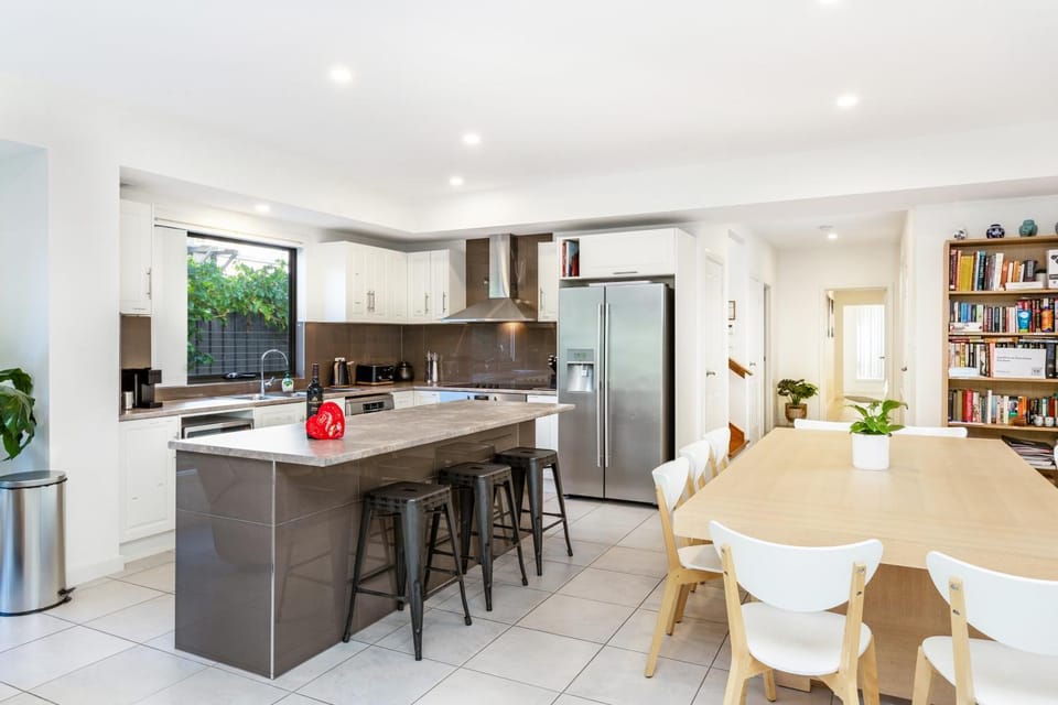 Kitchen or kitchenette, Seating area