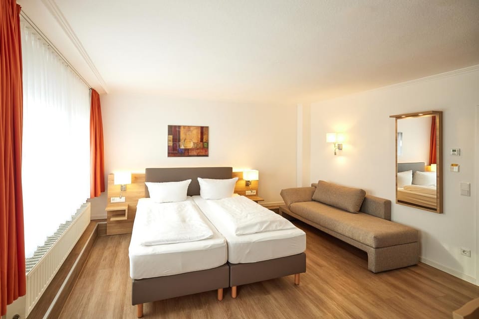 Bed, Photo of the whole room, Seating area, Bedroom