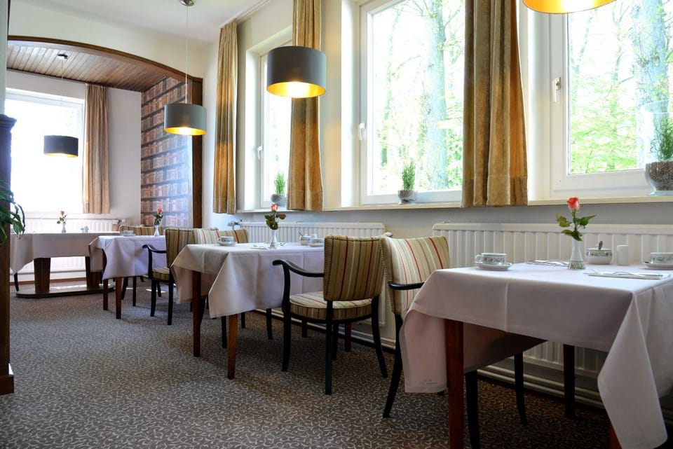 Restaurant/places to eat, Day